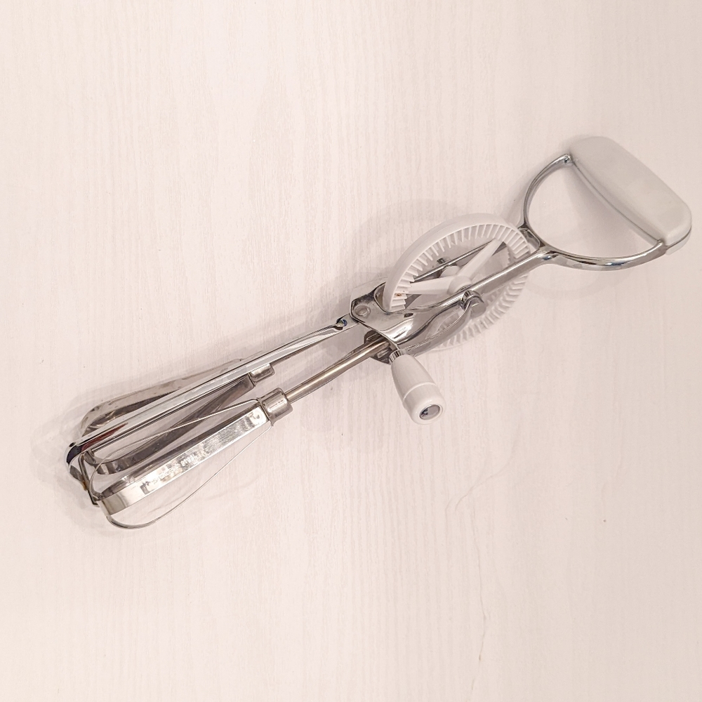 Vintage Retro Hand Beater Mixer - White